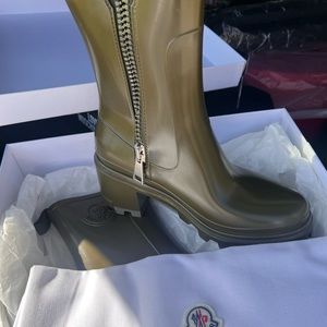 Moncler boots worn for one hour